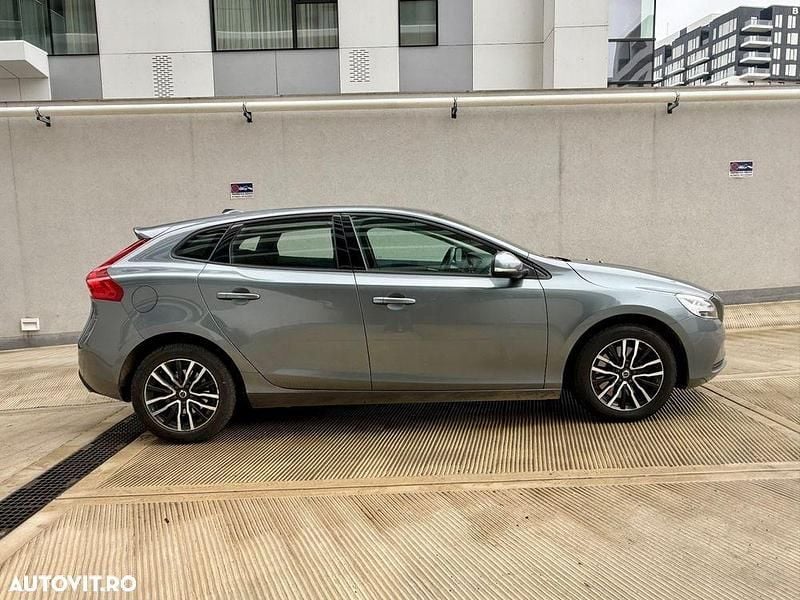 Second-hand Volvo V40 152 CP (111 kW) 2019 Culoaregri Hatchback