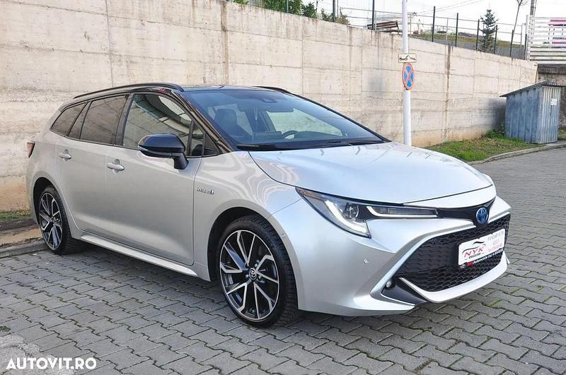 Second-hand Toyota Corolla Plus 184 CP (135 kW) 2021 Culoareargint Break