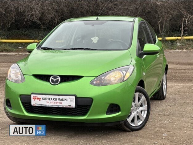 Second-hand Mazda 2 Inclusive 86 CP (63 kW) 2010 Verde Hatchback