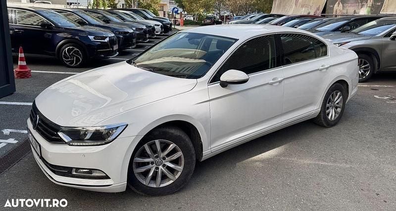 Culoarealb Utilizat 2017 VW Passat Highline Break | 13.990 EUR (Preț bun) - Imagine 1/4