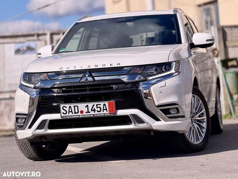 Culoarenegru Utilizat 2020 Mitsubishi Outlander P-HEV Top SUV | 18.490 EUR - Imagine 1/4