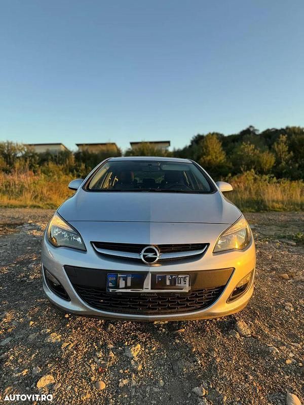 Culoaregri Utilizat 2015 Opel Astra Hatchback | 6.490 EUR (Preț OK) - Imagine 1/4