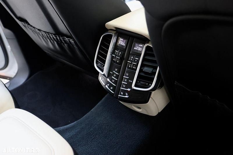 Second-hand Porsche Cayenne 440 CP (323 kW) 2015 Culoarealb SUV