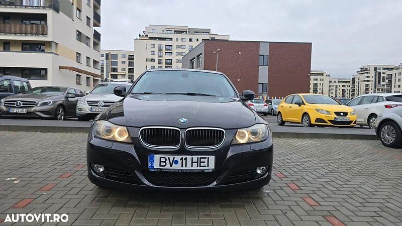 Second-hand BMW 318 143 CP (105 kW) 2011 Culoarenegru Berlinǎ