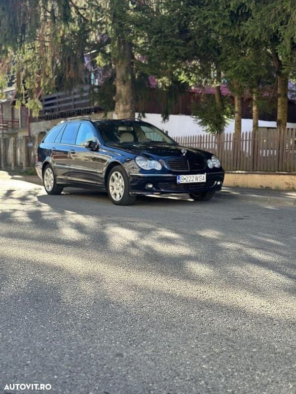 Culoarealbastru Utilizat 2005 Mercedes C220 Elegance Break | 4.150 EUR (Preț OK) - Imagine 1/4