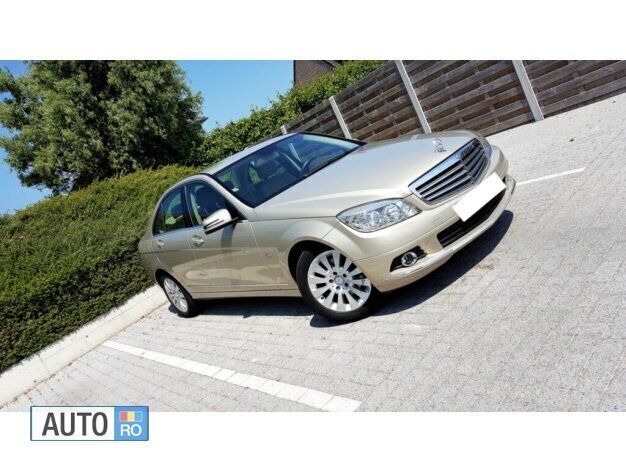 Second-hand Mercedes C200 136 CP (100 kW) 2009 Auriu Berlinǎ
