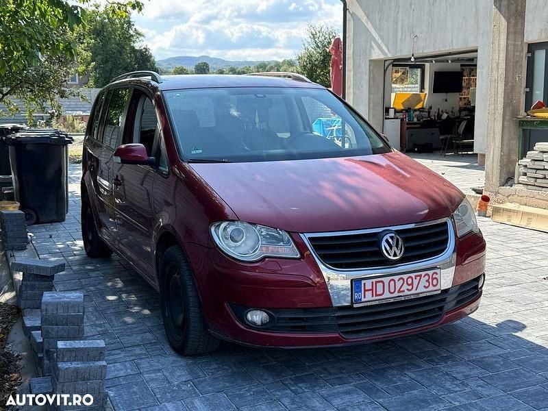 Culoarerosu Utilizat 2008 VW Touran United Monovolum | 3.490 EUR (Super Preț) - Imagine 1/4