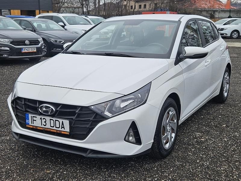 Second-hand Hyundai i20 Classic 84 CP (61 kW) 2020 Culoarealb Hatchback