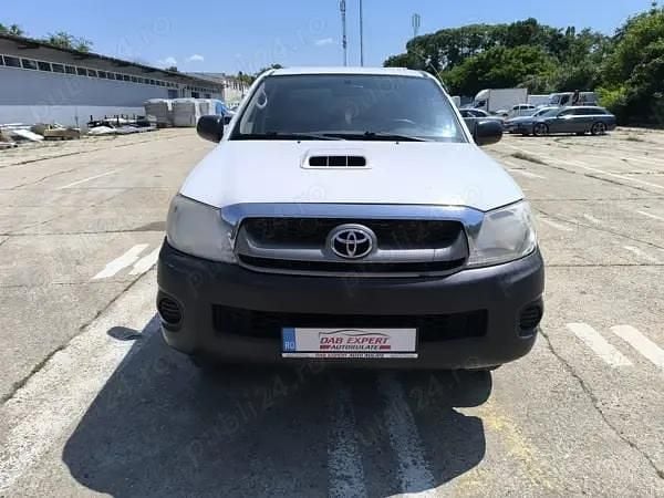 Alb Utilizat 2011 Toyota HiLux Pickup | 8.250 EUR (Super Preț) - Imagine 1/4