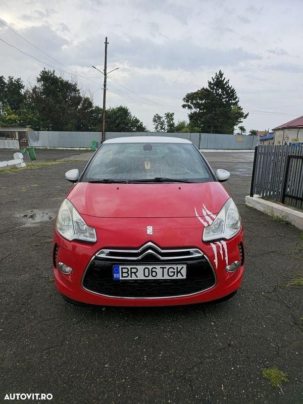 Rosu Utilizat 2011 Citroën DS3 Coupe | 3.800 EUR - Imagine 1/4
