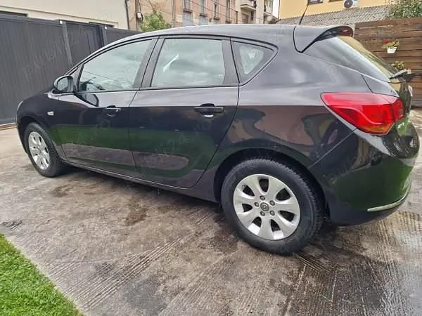 Second-hand Opel Astra 110 CP (80 kW) 2015 Negru Hatchback