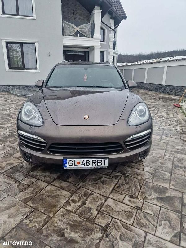 Second-hand Porsche Cayenne 245 CP (180 kW) 2013 Culoaremaro SUV