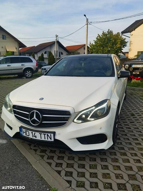 Culoarealb Utilizat 2015 Mercedes E220 Elegance Berlinǎ | 14.800 EUR (Super Preț) - Imagine 1/4