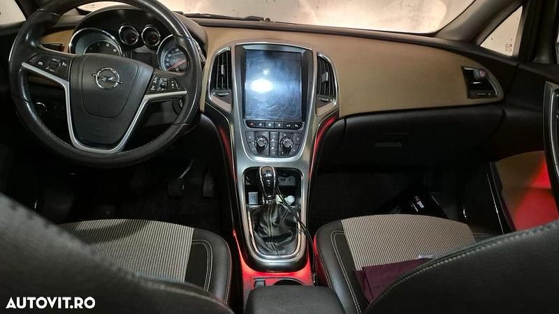 Second-hand Opel Astra 165 CP (121 kW) 2011 Culoaremaro Break