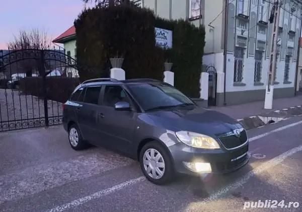 Utilizat 2012 Skoda Fabia Break | 2.800 EUR (Preț bun) - Imagine 1/4