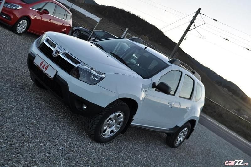 Alb Utilizat 2011 Dacia Duster SUV | 6.550 EUR (Puțin scump) - Imagine 1/4