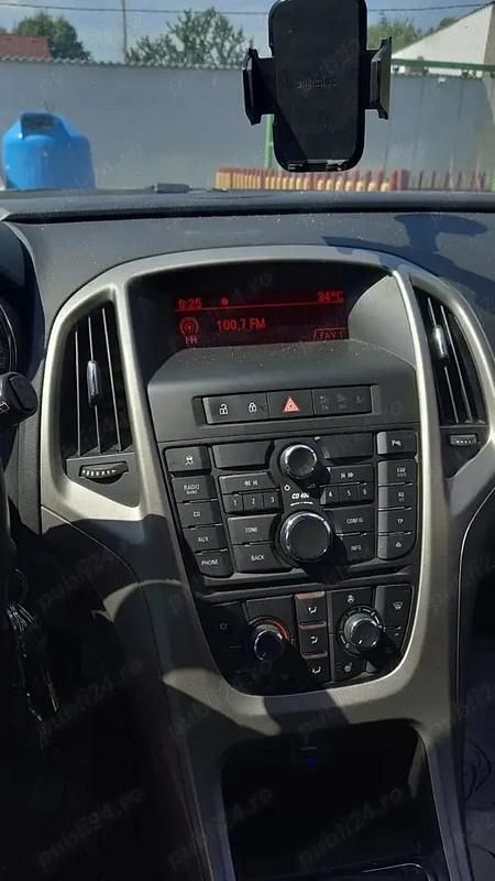 Second-hand Opel Astra 120 CP (88 kW) 2011 Verde Hatchback