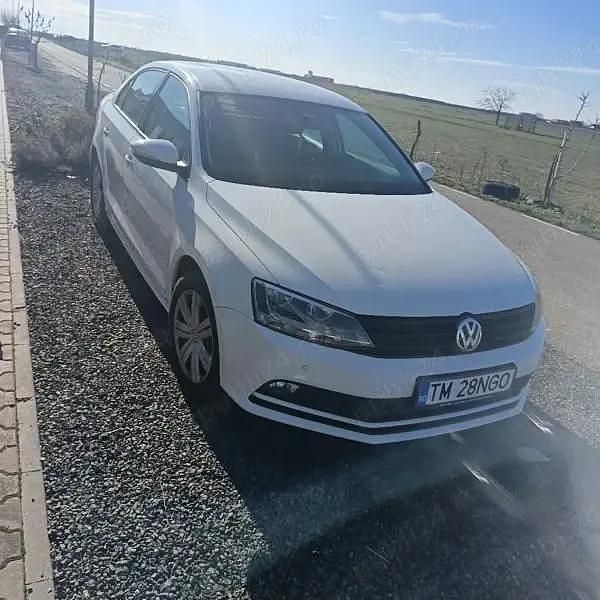 Second-hand VW Jetta Comfortline 105 CP (77 kW) 2018 Culoarealb Berlinǎ