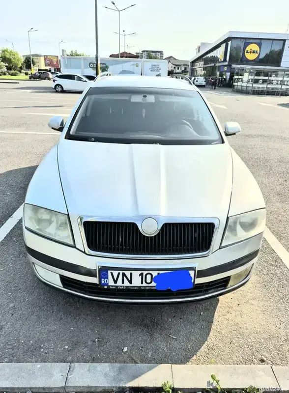Argintiu Utilizat 2005 Skoda Octavia Elegance Break | 2.100 EUR (Preț OK) - Imagine 1/4