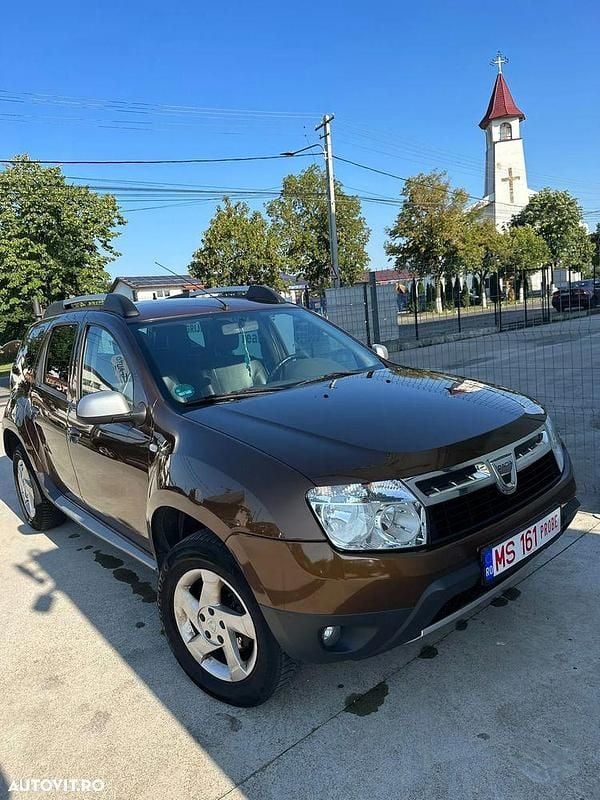 Culoaremaro Utilizat 2012 Dacia Duster Lauréate SUV | 6.800 EUR (Preț OK) - Imagine 1/4