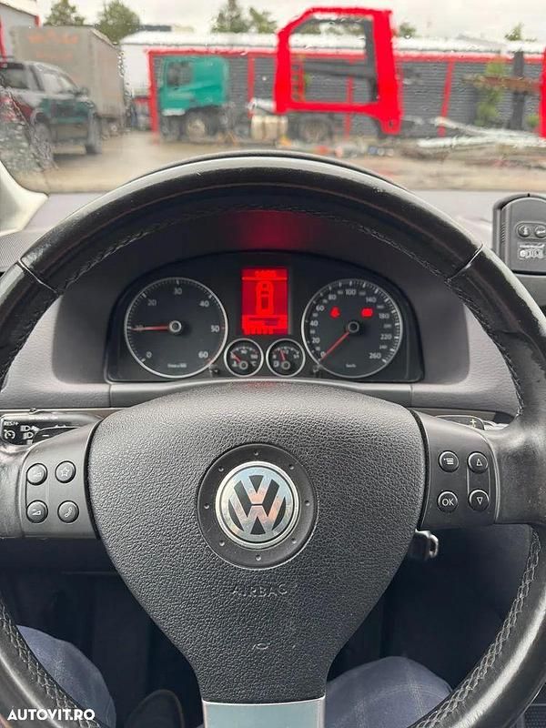 Second-hand VW Touran 140 CP (102 kW) 2007 Culoarealbastru Monovolum