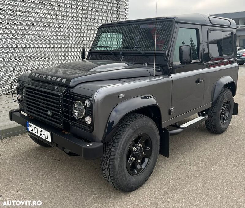 Gri Utilizat 2015 Land Rover Defender S SUV | 64.999 EUR (Scump) - Imagine 1/4