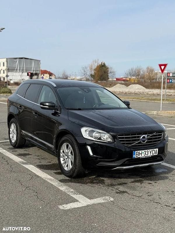 Culoarenegru Utilizat 2017 Volvo XC60 SUV | 13.900 EUR (Preț bun) - Imagine 1/4
