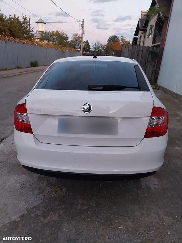 Culoarealb Utilizat 2016 Skoda Rapid Style Berlinǎ | 5.950 EUR (Preț bun) - Imagine 1/4