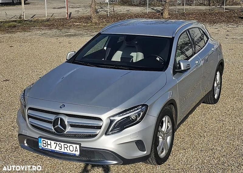 Culoareargint Utilizat 2014 Mercedes GLA200 SUV | 12.399 EUR (Preț bun) - Imagine 1/4