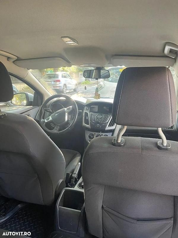 Culoareargint Utilizat 2014 Ford Focus Hatchback | 4.600 EUR (Preț OK) - Imagine 1/4