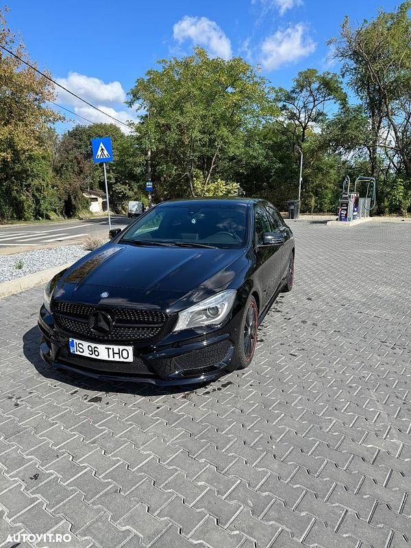 Culoarenegru Utilizat 2016 Mercedes CLA220 Berlinǎ | 17.900 EUR (Preț OK) - Imagine 1/4
