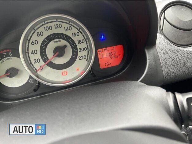 Second-hand Mazda 2 63 CP (46 kW) 2007 Verde Hatchback