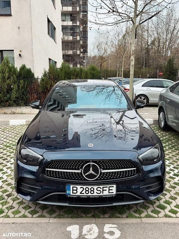Culoarealbastru Utilizat 2022 Mercedes E220 Berlinǎ | 46.000 EUR (Scump) - Imagine 1/4