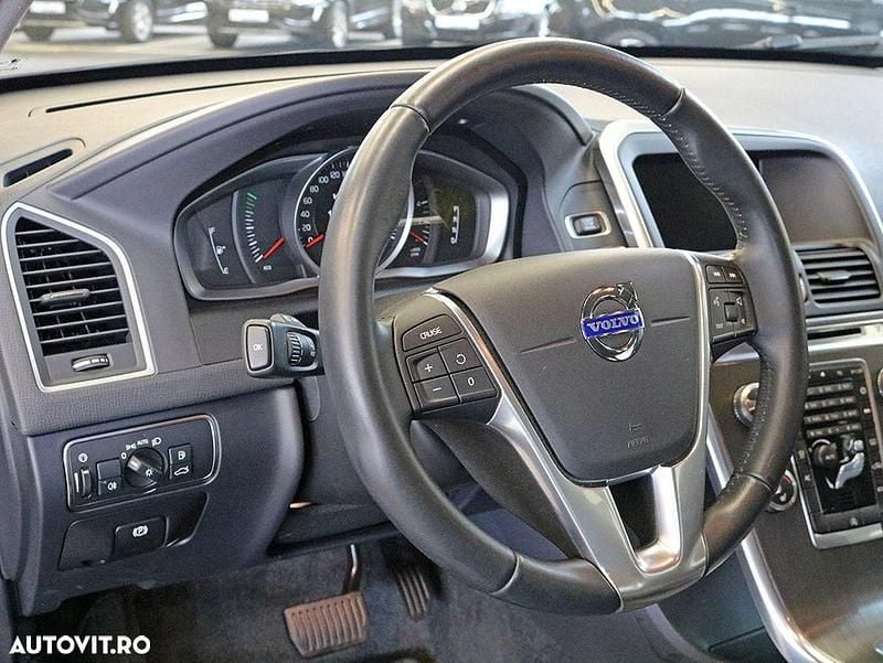 Culoareverde Second-hand 2014 Volvo XC60 Momentum SUV | 15.350 EUR (Preț OK) - Imagine 1/4