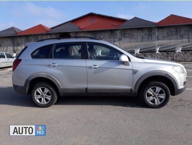 Second-hand Chevrolet Captiva 105 CP (77 kW) 2007 Argintiu SUV