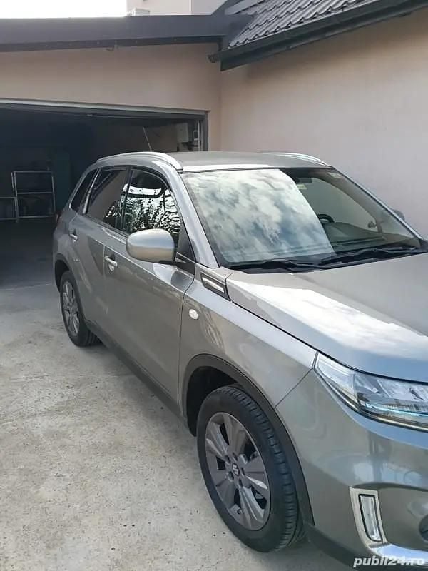 Second-hand Suzuki Vitara 129 CP (94 kW) 2022 Gri SUV