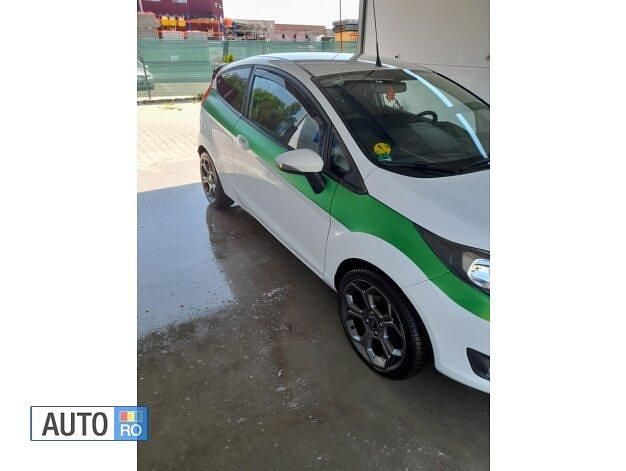 Second-hand Ford Fiesta 60 CP (44 kW) 2013 Alb Hatchback