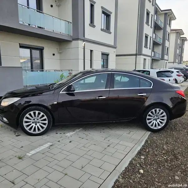 Visiniu Utilizat 2011 Opel Insignia Berlinǎ | 5.799 EUR (Puțin scump) - Imagine 1/4