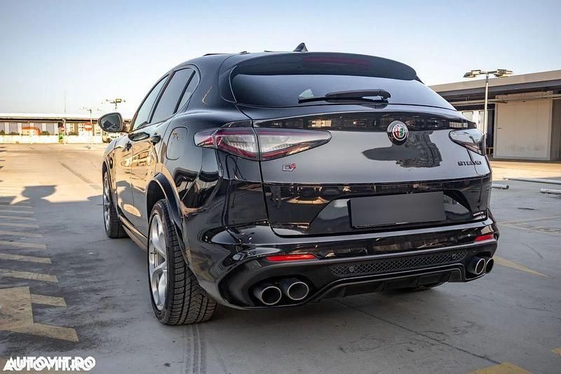 Second-hand Alfa Romeo Stelvio Quadrifoglio 510 CP (375 kW) 2021 Culoarenegru SUV