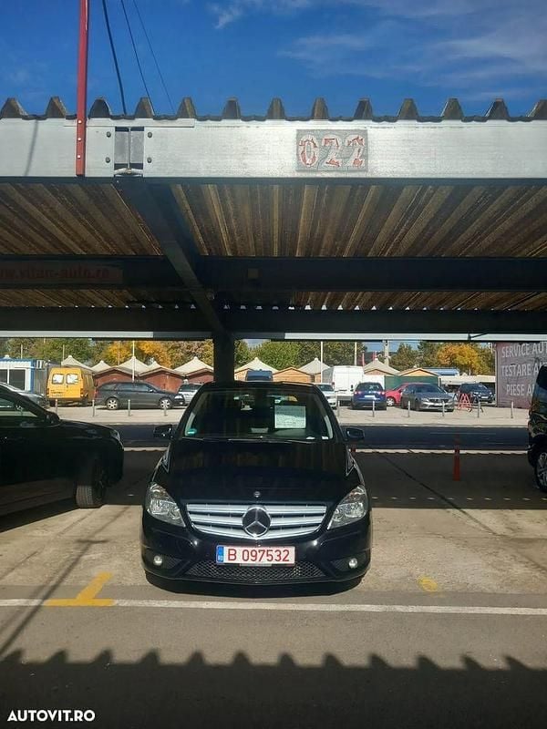 Culoarenegru Utilizat 2012 Mercedes B180 Monovolum | 5.500 EUR (Preț OK) - Imagine 1/4