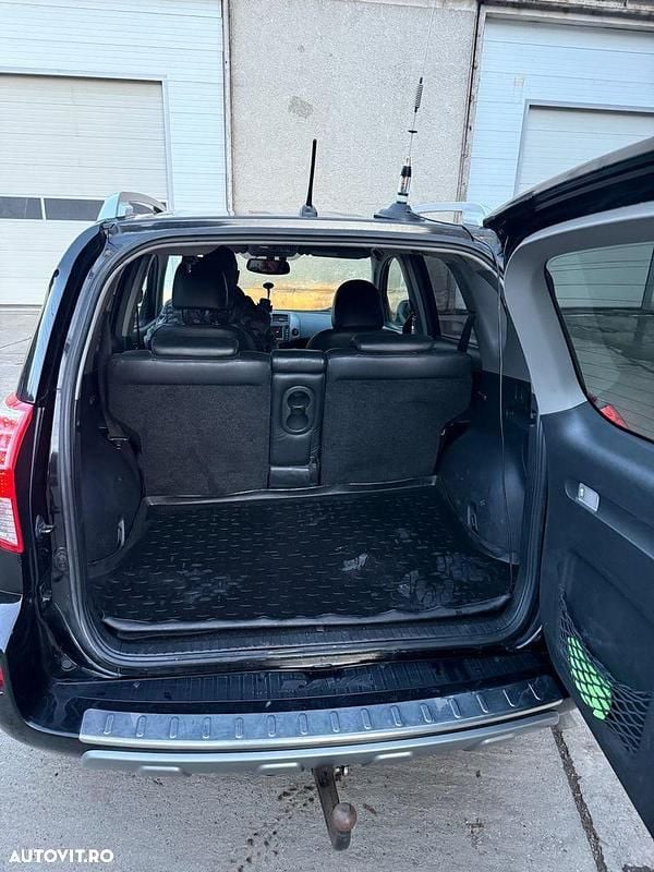 Second-hand Toyota RAV4 Luxury 150 CP (110 kW) 2010 Culoarenegru SUV