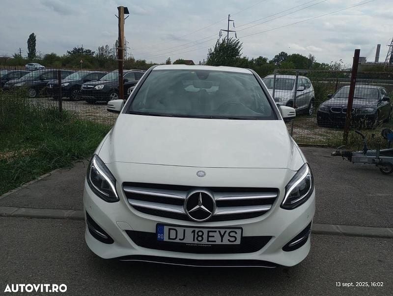Culoarealb Utilizat 2015 Mercedes B200 Style Monovolum | 8.800 EUR - Imagine 1/4