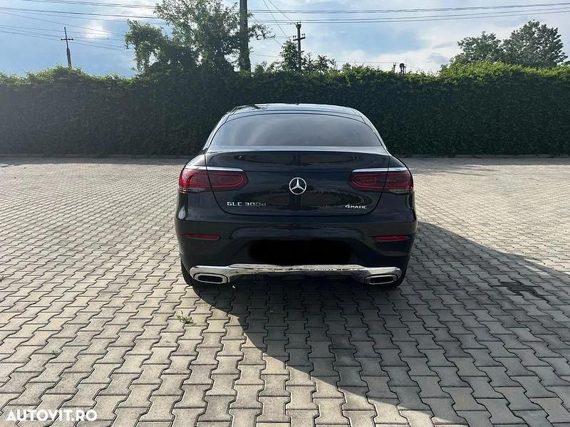 Second-hand Mercedes GLC300 245 CP (180 kW) 2022 Culoarenegru Coupe