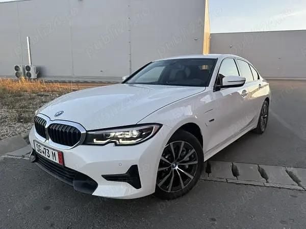 Second-hand BMW 330e Sport Line 292 CP (214 kW) 2021 Alb Berlinǎ