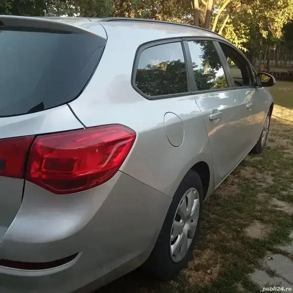 Utilizat 2011 Opel Astra | 3.300 EUR (Preț OK) - Imagine 1/4