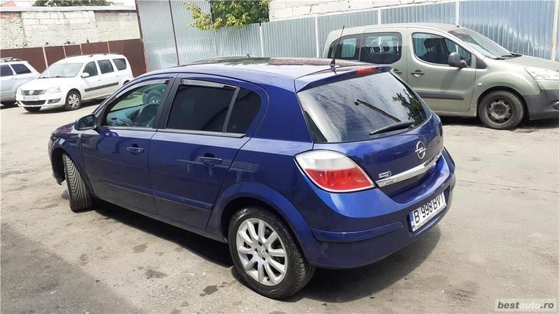 Second-hand Opel Astra 105 CP (77 kW) 2004 Albastru marin Hatchback