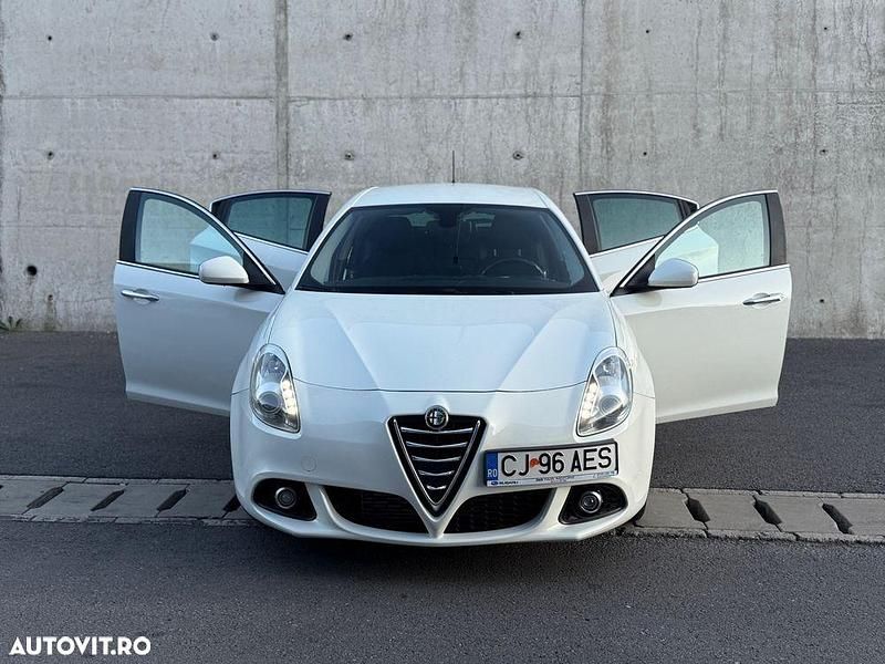 Culoarealb Utilizat 2016 Alfa Romeo Giulietta Super Hatchback | 8.499 EUR - Imagine 1/4
