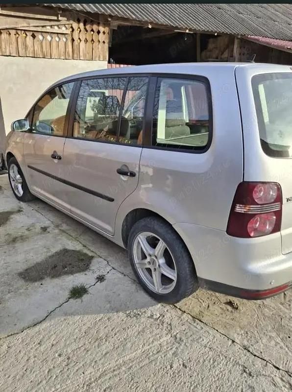 Second-hand VW Touran 105 CP (77 kW) 2009 Monovolum