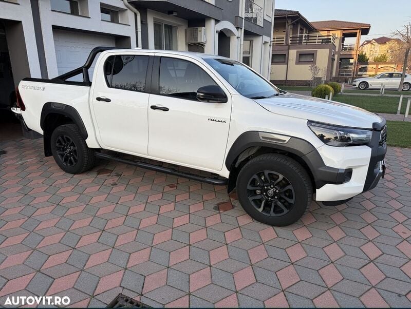 Second-hand Toyota HiLux 204 CP (150 kW) 2023 Alb Pickup