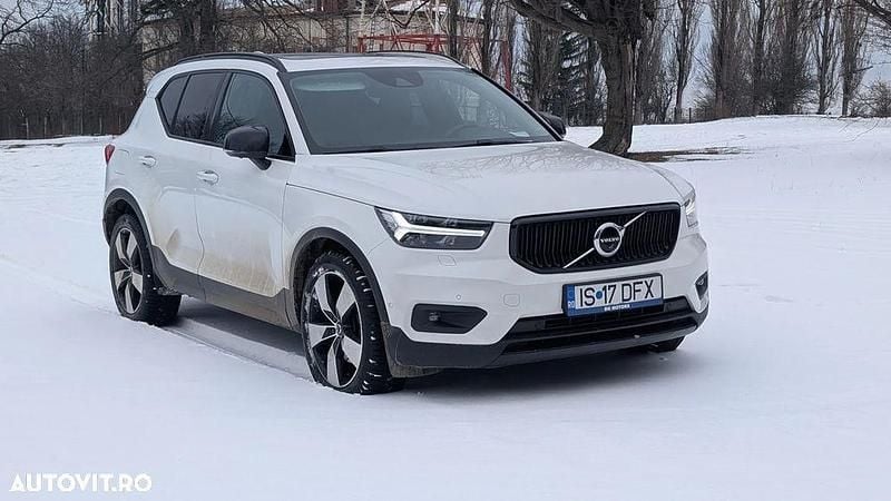 Second-hand Volvo XC40 Momentum 247 CP (181 kW) 2018 Culoarealb SUV